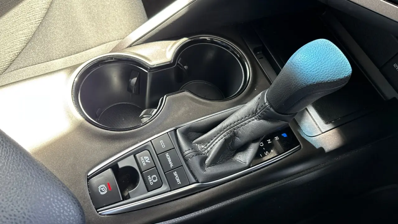 2024 Toyota Camry Hybrid Gallery Image 12