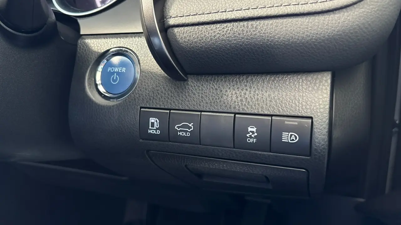 2024 Toyota Camry Hybrid Gallery Image 17