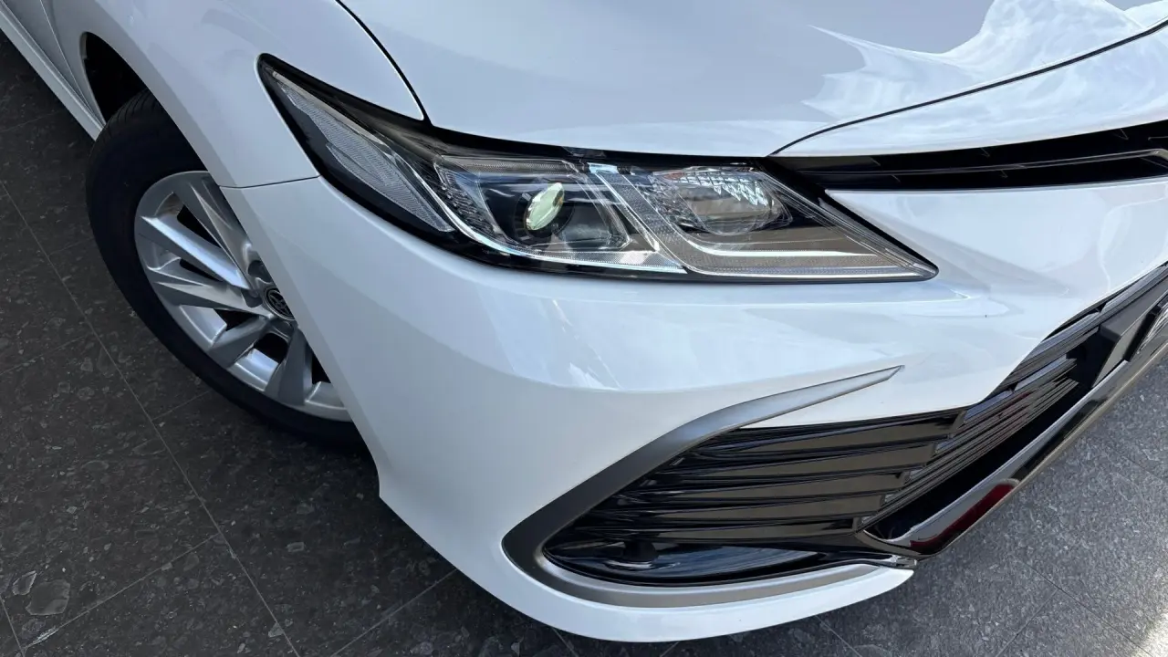 2024 Toyota Camry Hybrid Gallery Image 3