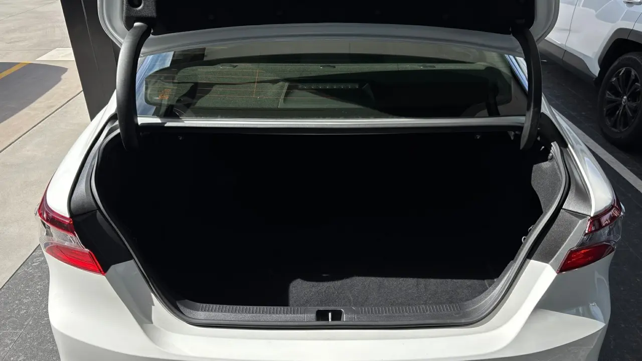 2024 Toyota Camry Hybrid Gallery Image 6