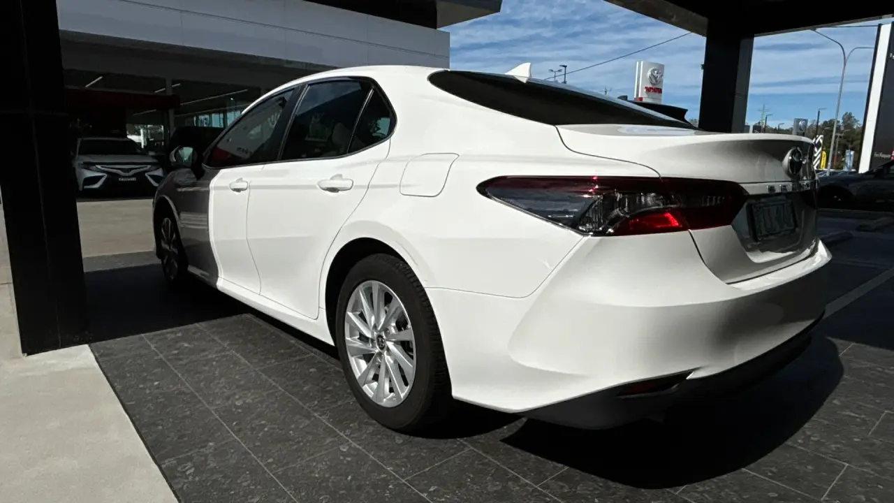 2024 Toyota Camry Hybrid Gallery Image 7