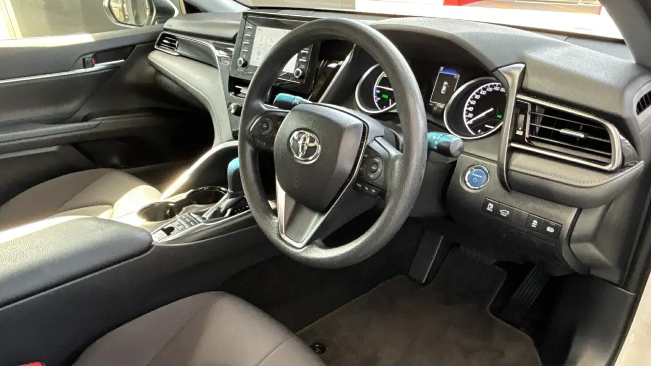 2024 Toyota Camry Hybrid Gallery Image 9