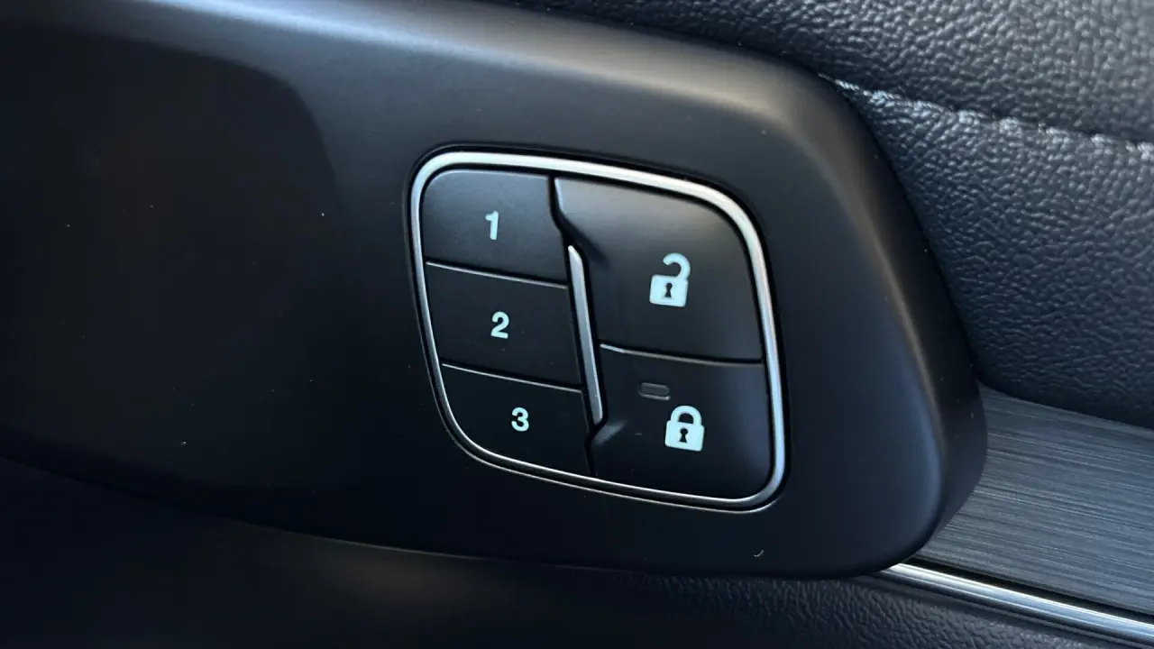 2024 FORD EVEREST Gallery Image 18