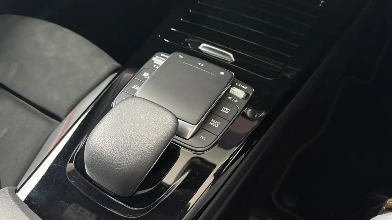 2019 MERCEDES-BENZ CLA Gallery Image 17