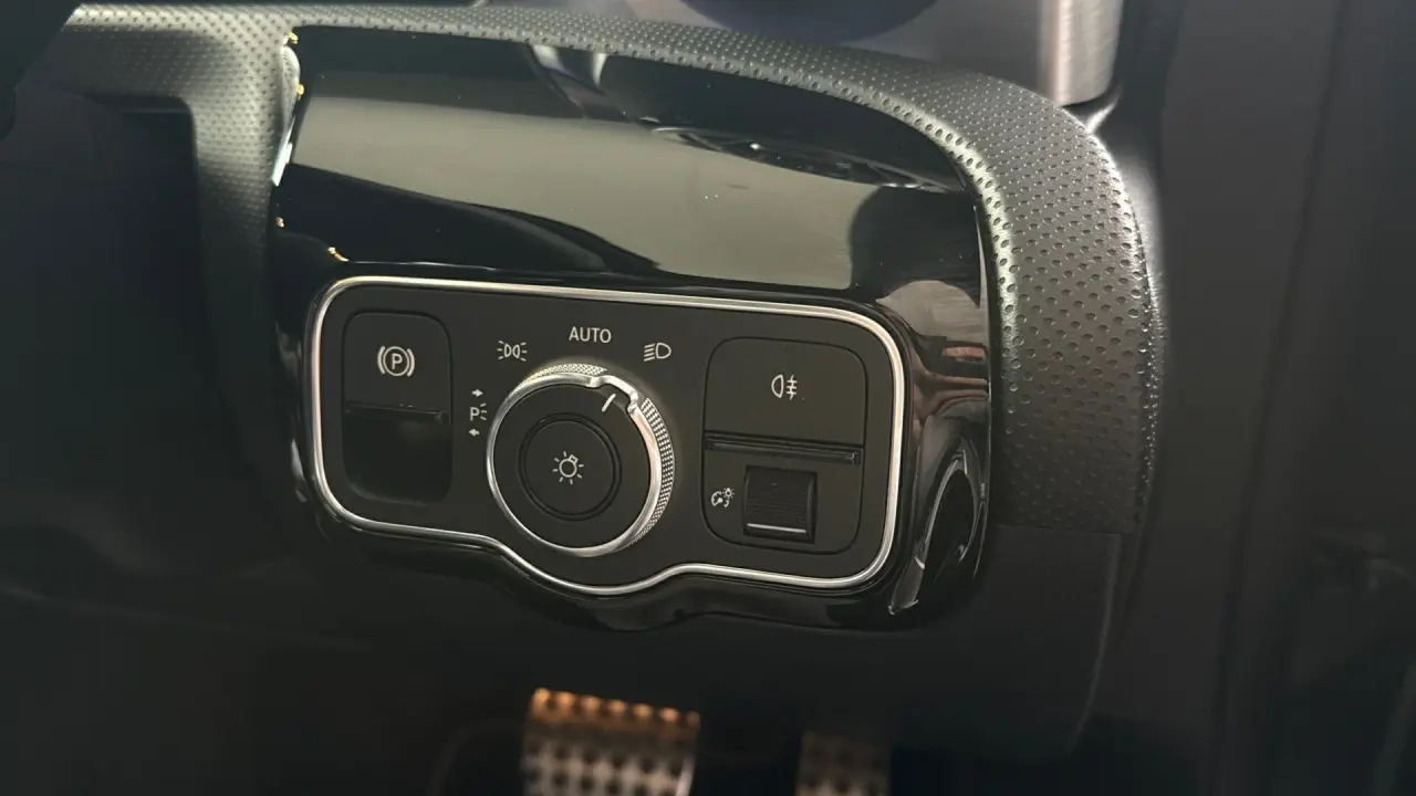 2019 MERCEDES-BENZ CLA Gallery Image 20