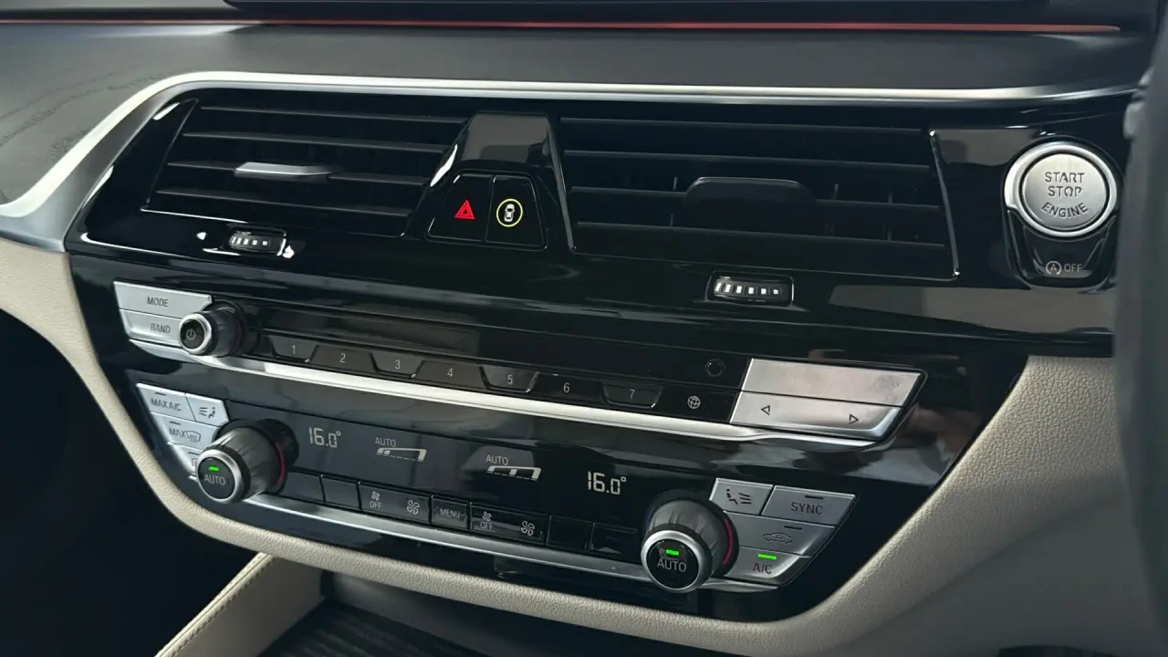 2020 BMW 5 Gallery Image 15