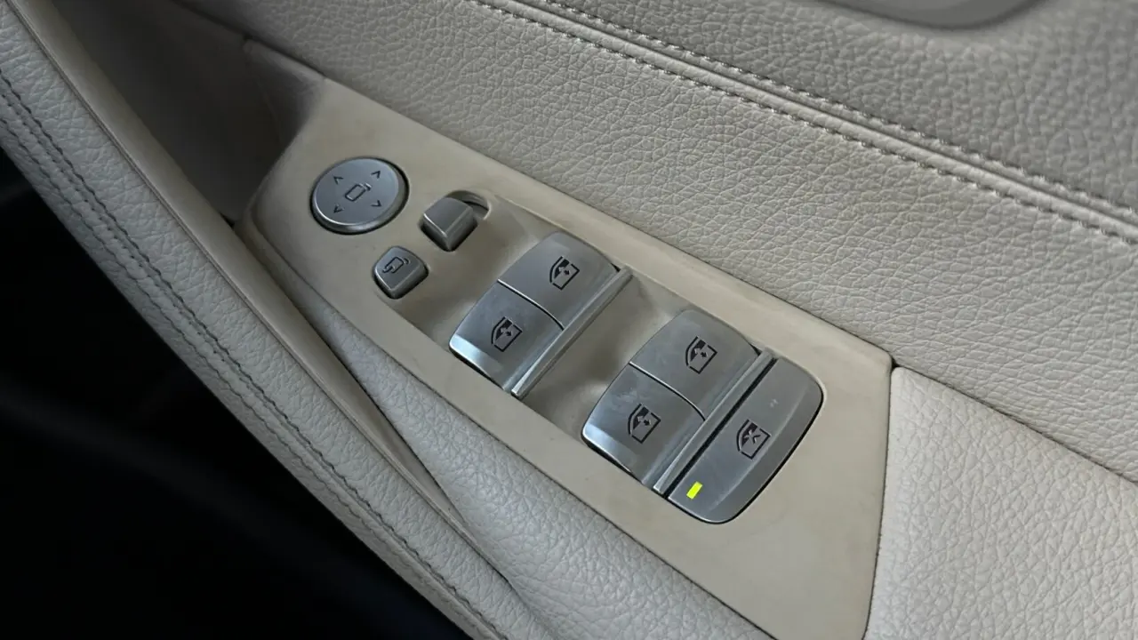 2020 BMW 5 Gallery Image 18