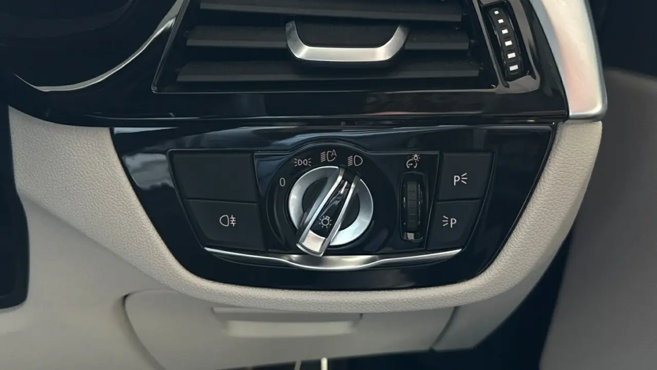 2020 BMW 5 Gallery Image 19