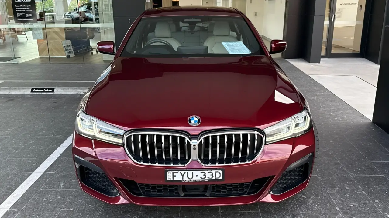 2020 BMW 5 Gallery Image 2