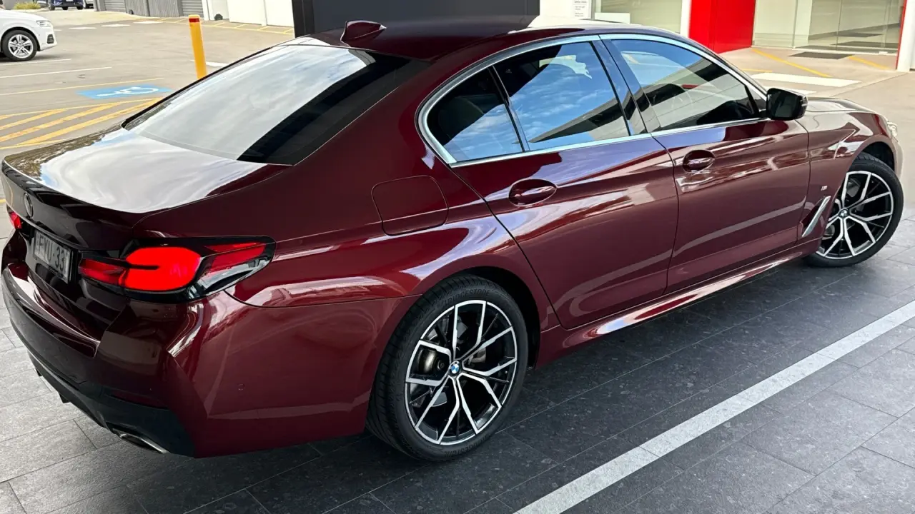 2020 BMW 5 Gallery Image 4