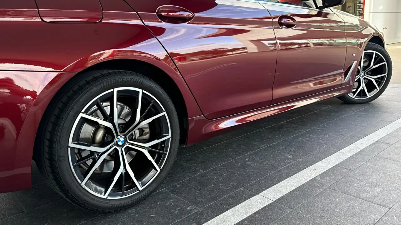 2020 BMW 5 Gallery Image 5