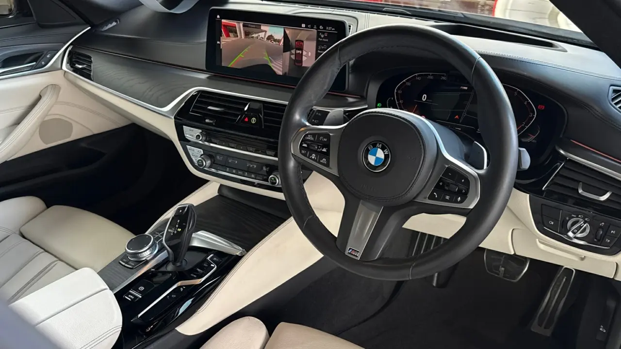 2020 BMW 5 Gallery Image 9