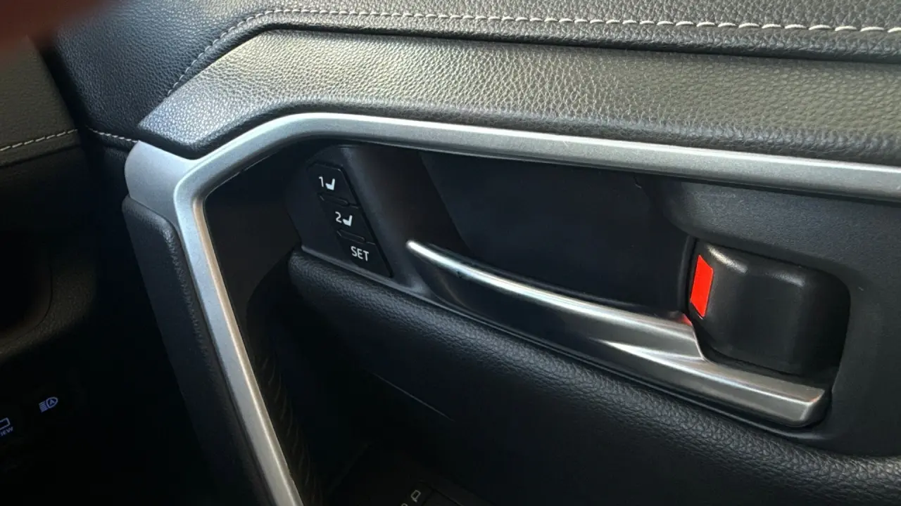 2021 Toyota RAV4 Gallery Image 17