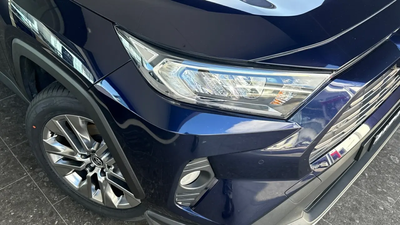 2021 Toyota RAV4 Gallery Image 3