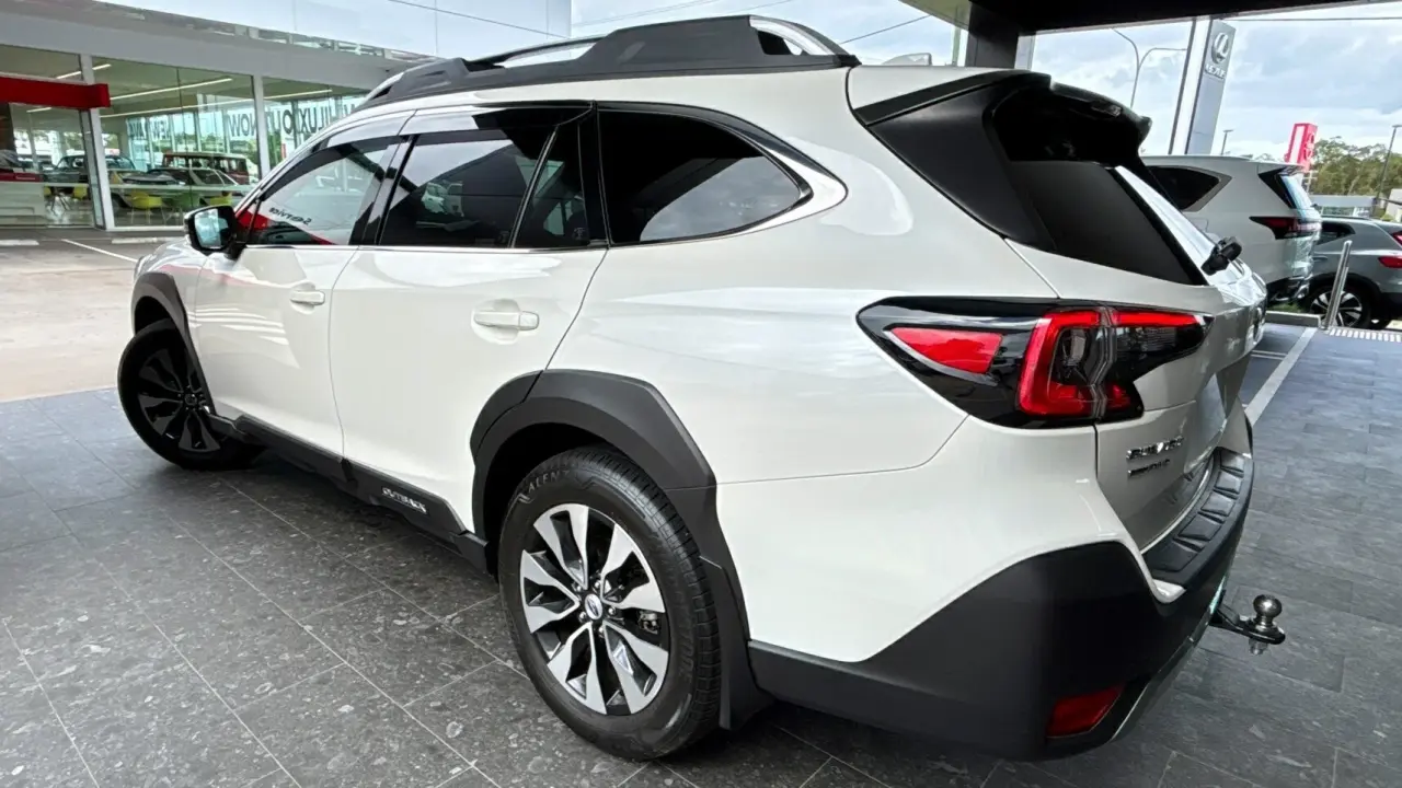 2023 SUBARU OUTBACK Gallery Image 9