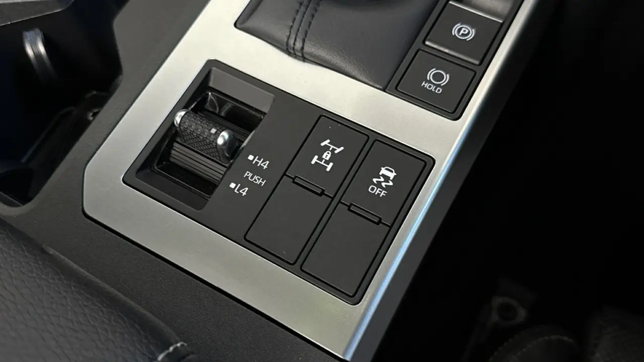 2024 Toyota Prado Gallery Image 19