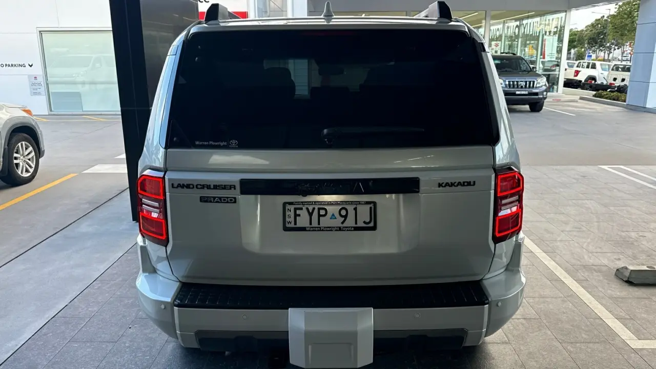 2024 Toyota Prado Gallery Image 5