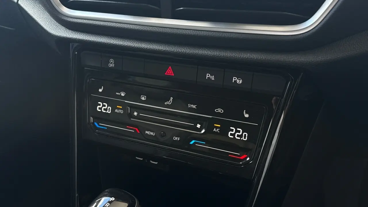 2024 VOLKSWAGEN T-ROC Gallery Image 13
