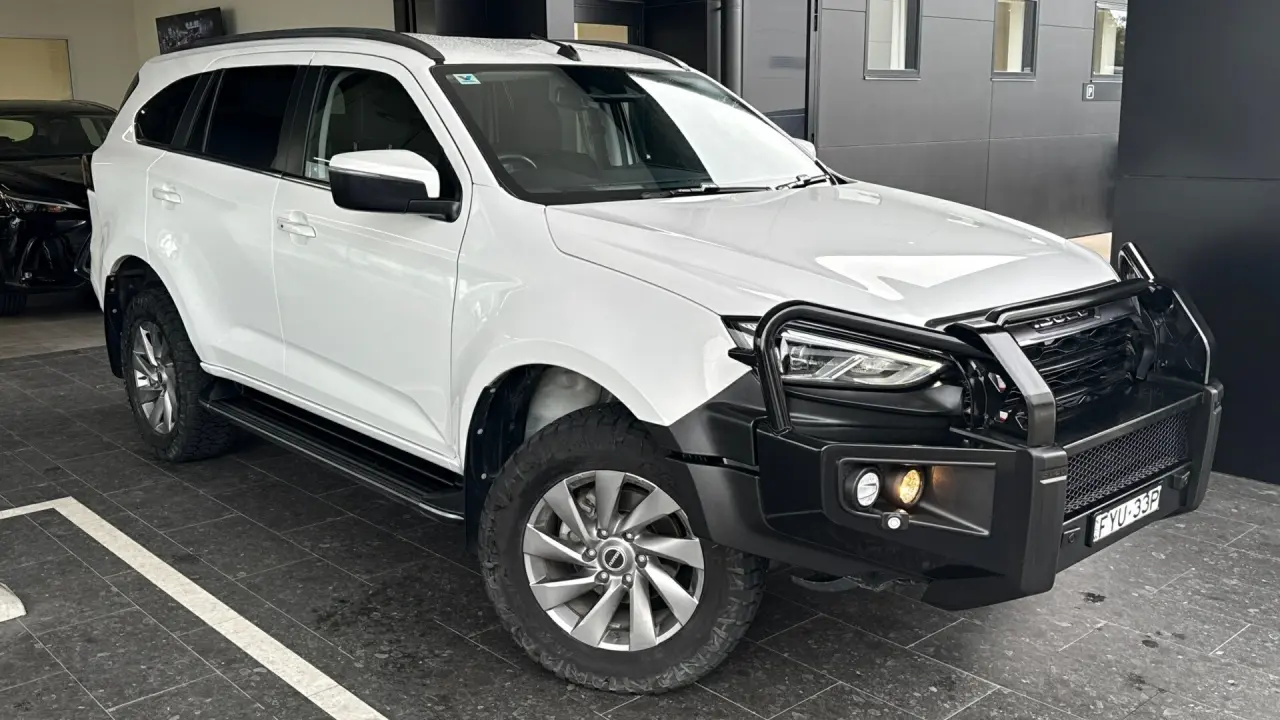 2023 ISUZU MU-X Gallery Image 1