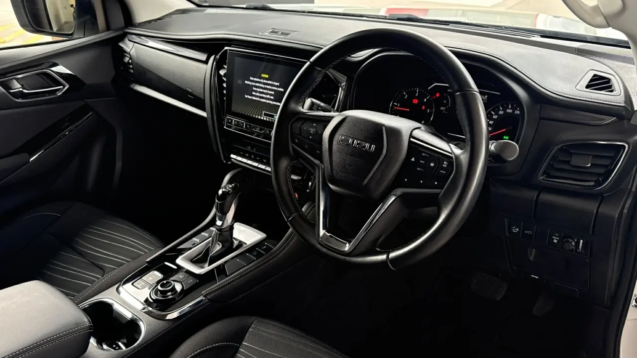 2023 ISUZU MU-X Gallery Image 11
