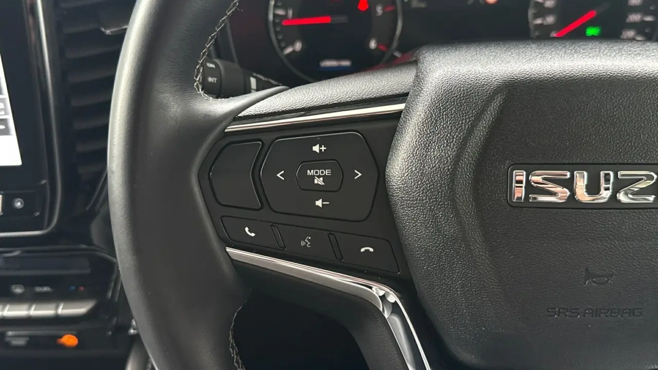 2023 ISUZU MU-X Gallery Image 13