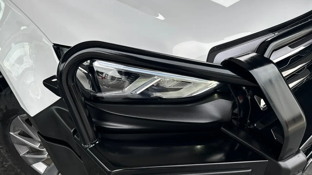 2023 ISUZU MU-X Gallery Image 3