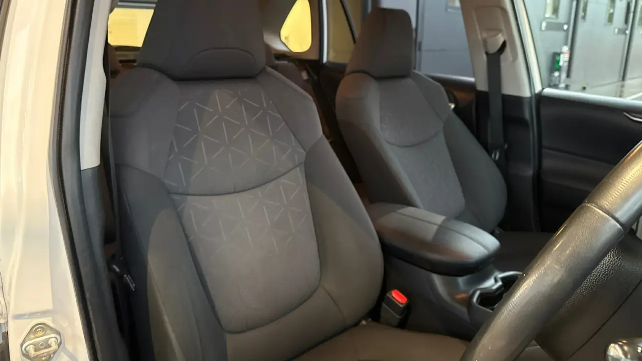 2019 Toyota Rav4 Hybrid Gallery Image 10