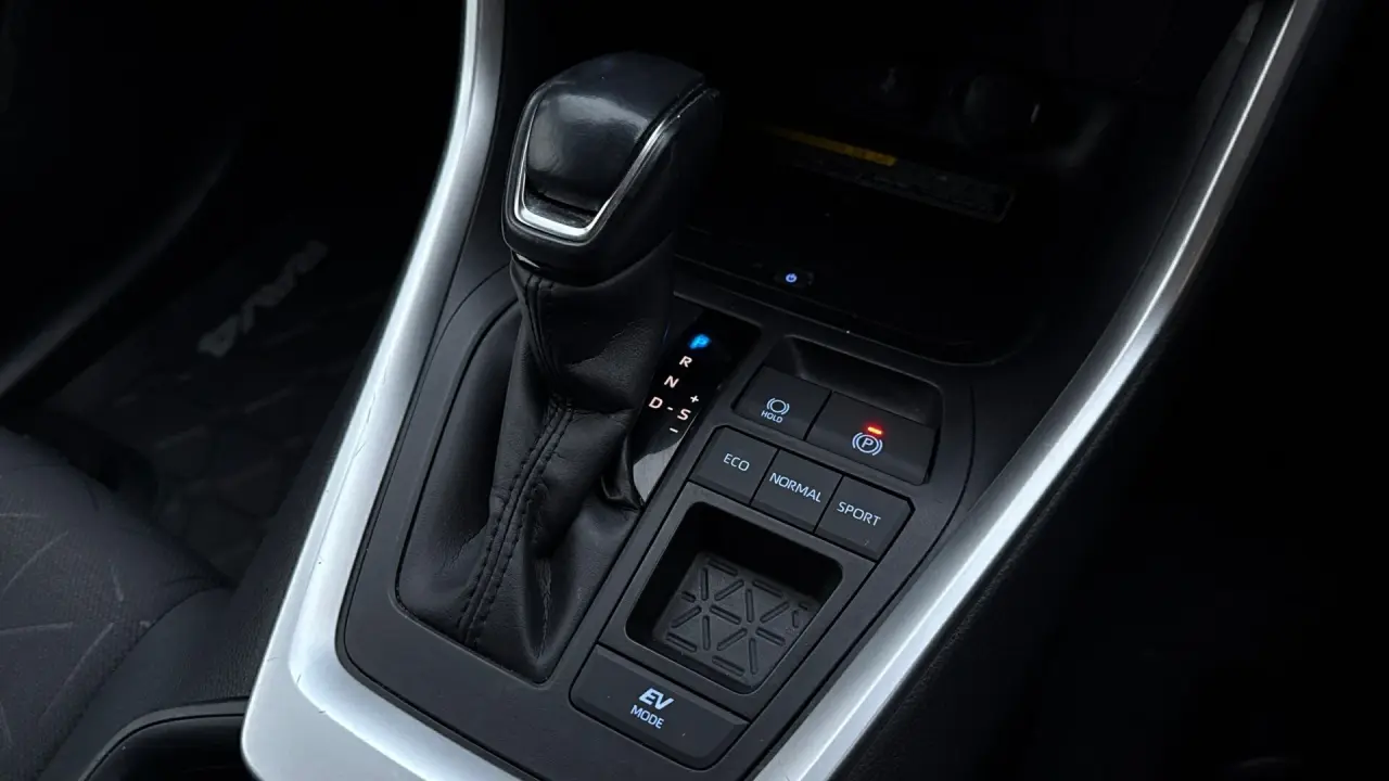 2019 Toyota Rav4 Hybrid Gallery Image 18