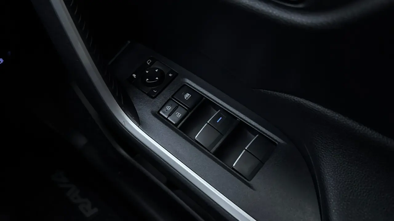 2019 Toyota Rav4 Hybrid Gallery Image 19