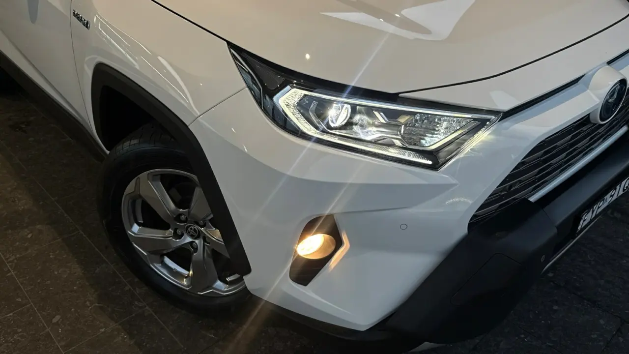 2019 Toyota Rav4 Hybrid Gallery Image 3