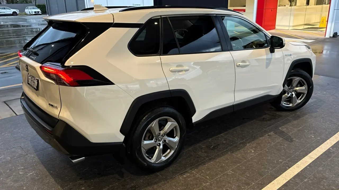 2019 Toyota Rav4 Hybrid Gallery Image 4