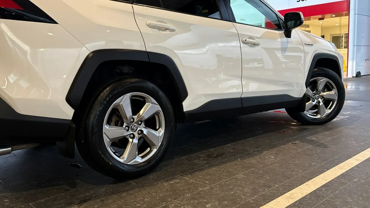2019 Toyota Rav4 Hybrid Gallery Image 5