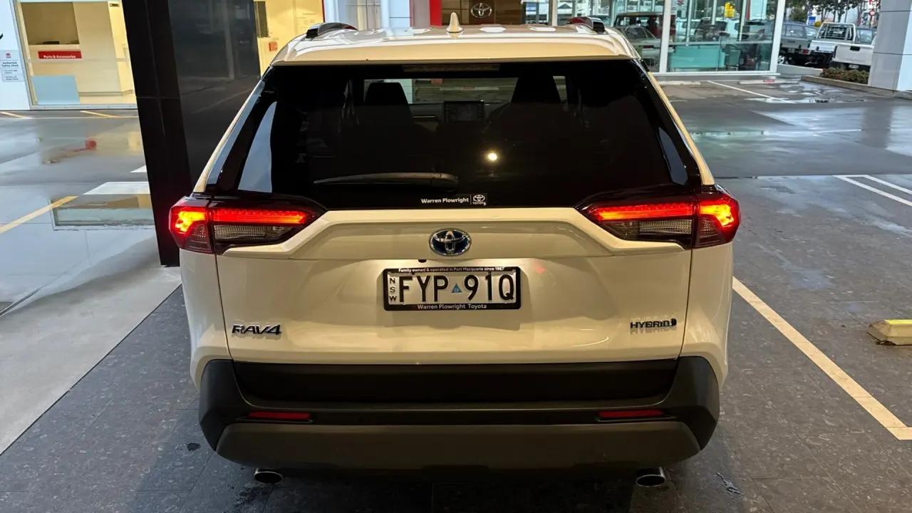 2019 Toyota Rav4 Hybrid Gallery Image 6