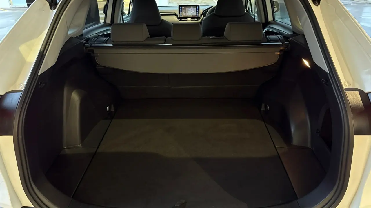 2019 Toyota Rav4 Hybrid Gallery Image 8