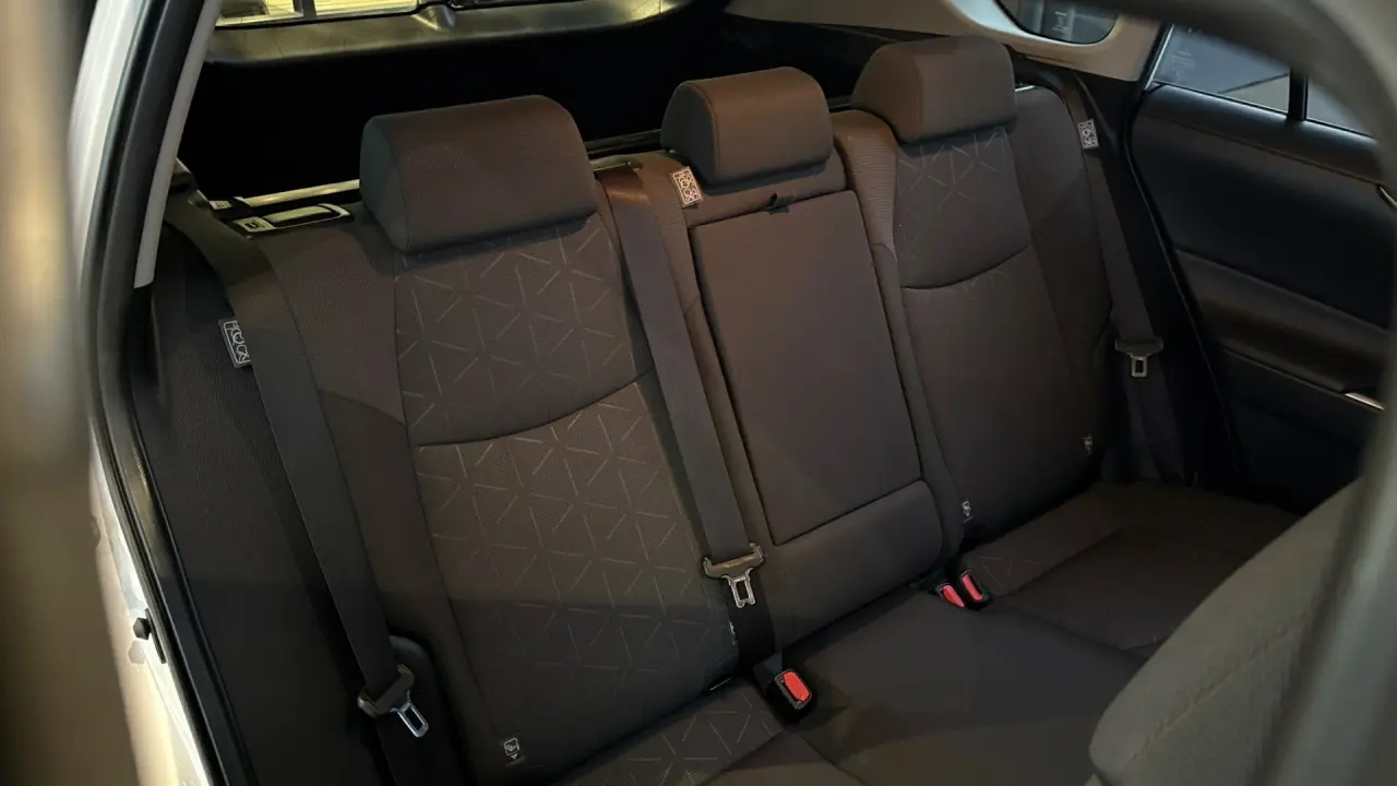 2019 Toyota Rav4 Hybrid Gallery Image 9