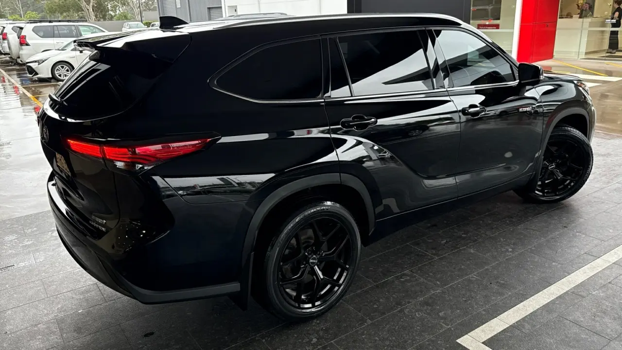 2023 Toyota Kluger Hybrid Gallery Image 3