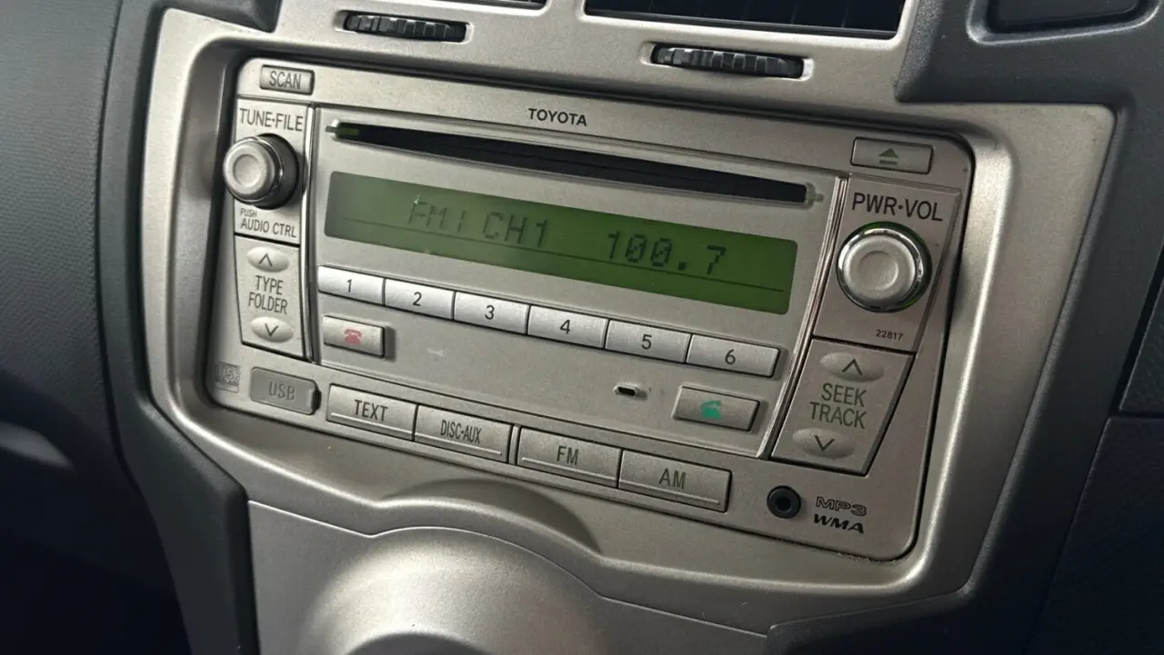 2010 Toyota Yaris Gallery Image 11