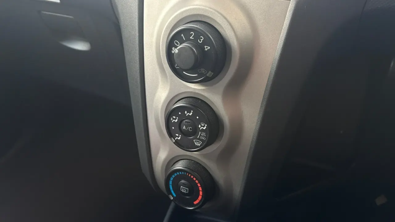 2010 Toyota Yaris Gallery Image 12