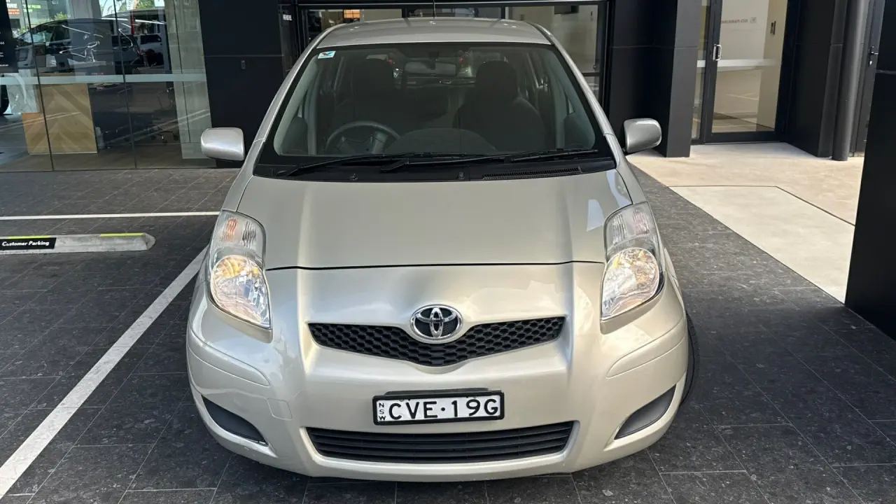 2010 Toyota Yaris Gallery Image 2