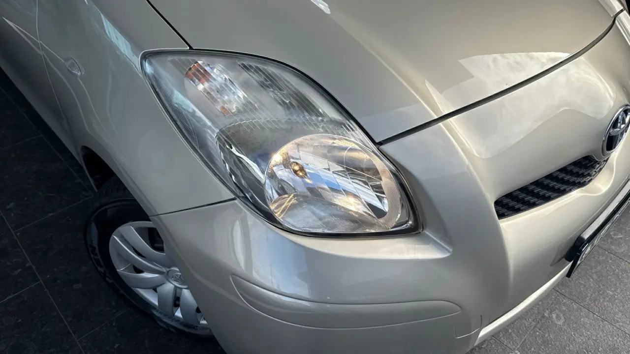 2010 Toyota Yaris Gallery Image 3