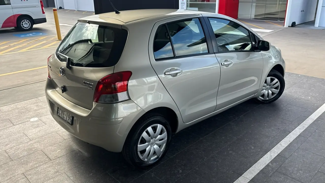 2010 Toyota Yaris Gallery Image 4