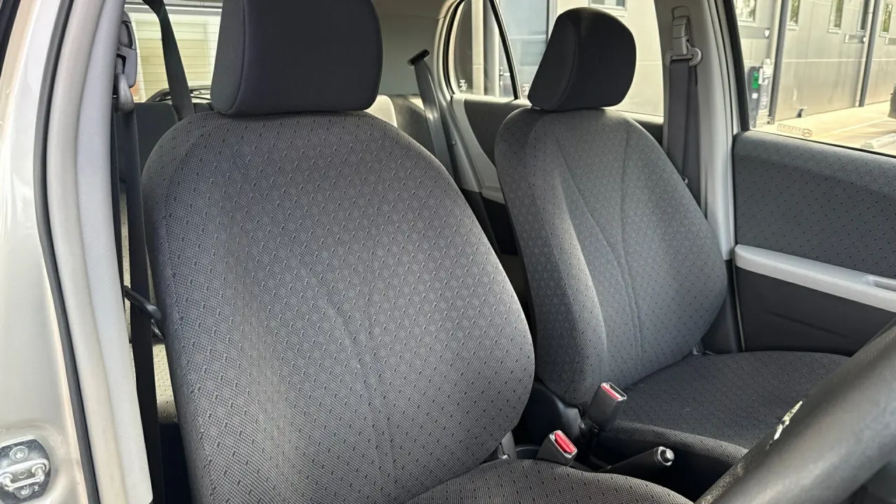 2010 Toyota Yaris Gallery Image 8