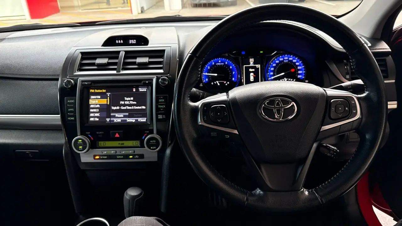 2017 Toyota Camry Gallery Image 10