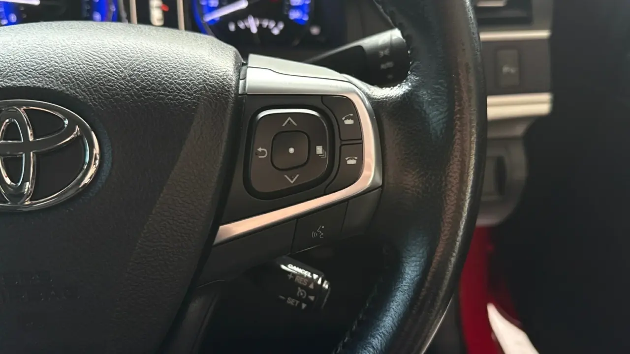 2017 Toyota Camry Gallery Image 12