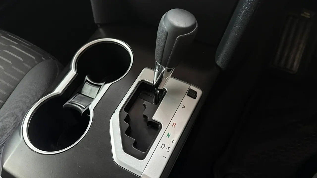 2017 Toyota Camry Gallery Image 16
