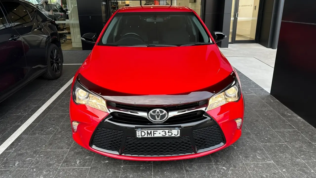 2017 Toyota Camry Gallery Image 2