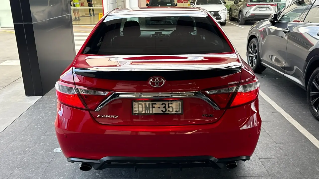 2017 Toyota Camry Gallery Image 4