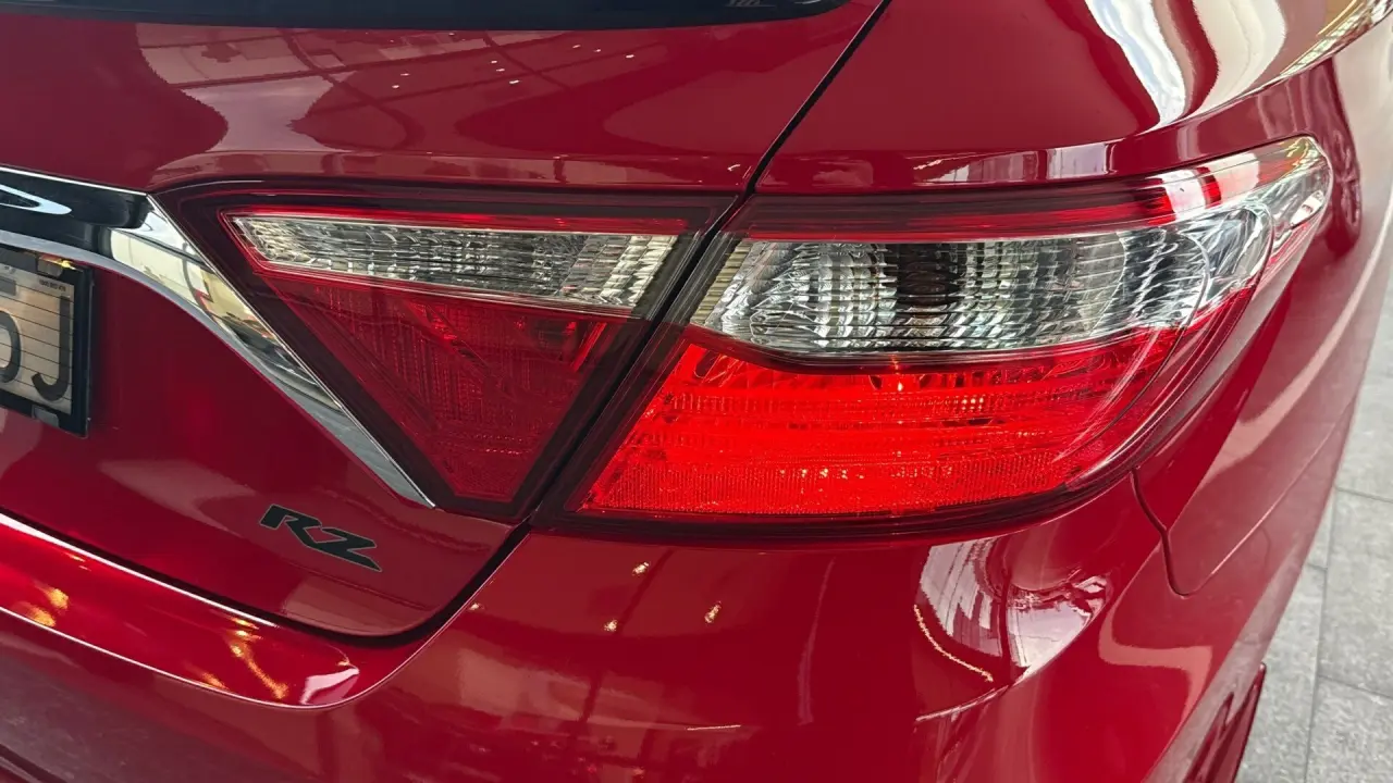 2017 Toyota Camry Gallery Image 6