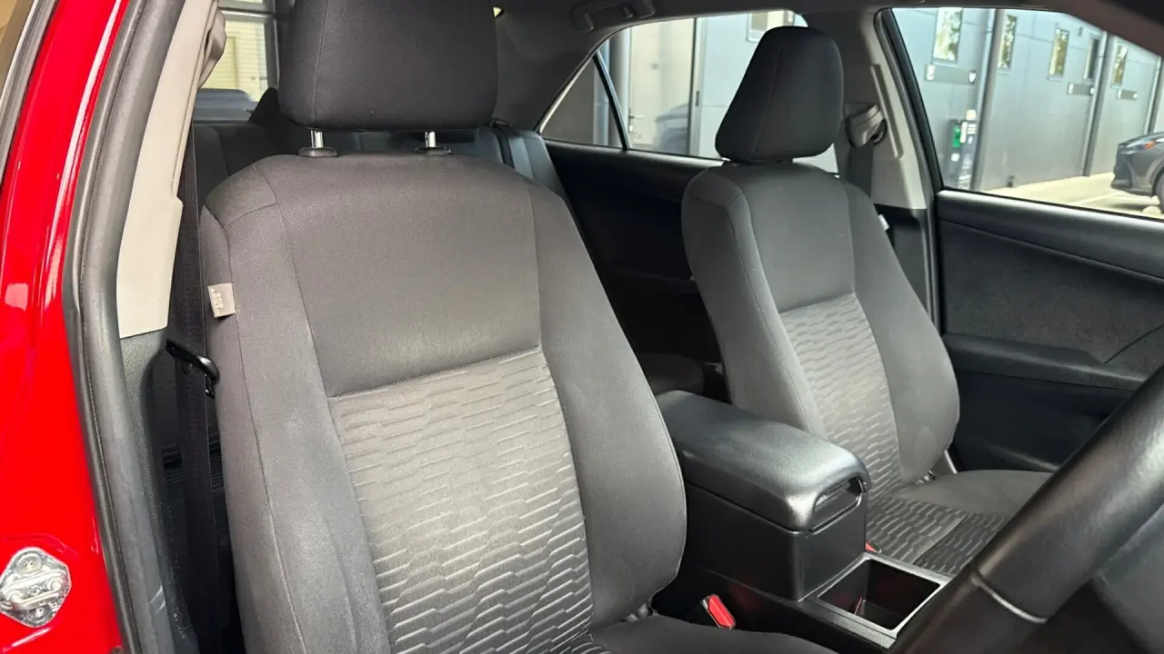 2017 Toyota Camry Gallery Image 8