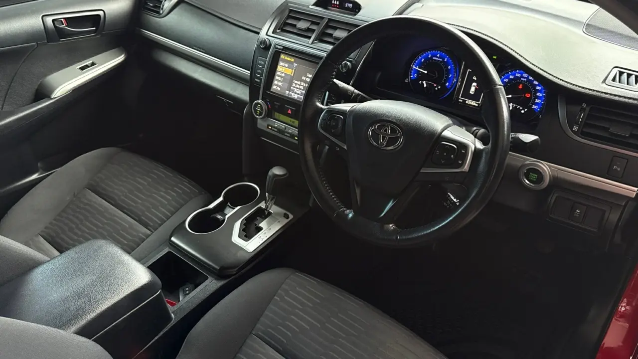 2017 Toyota Camry Gallery Image 9